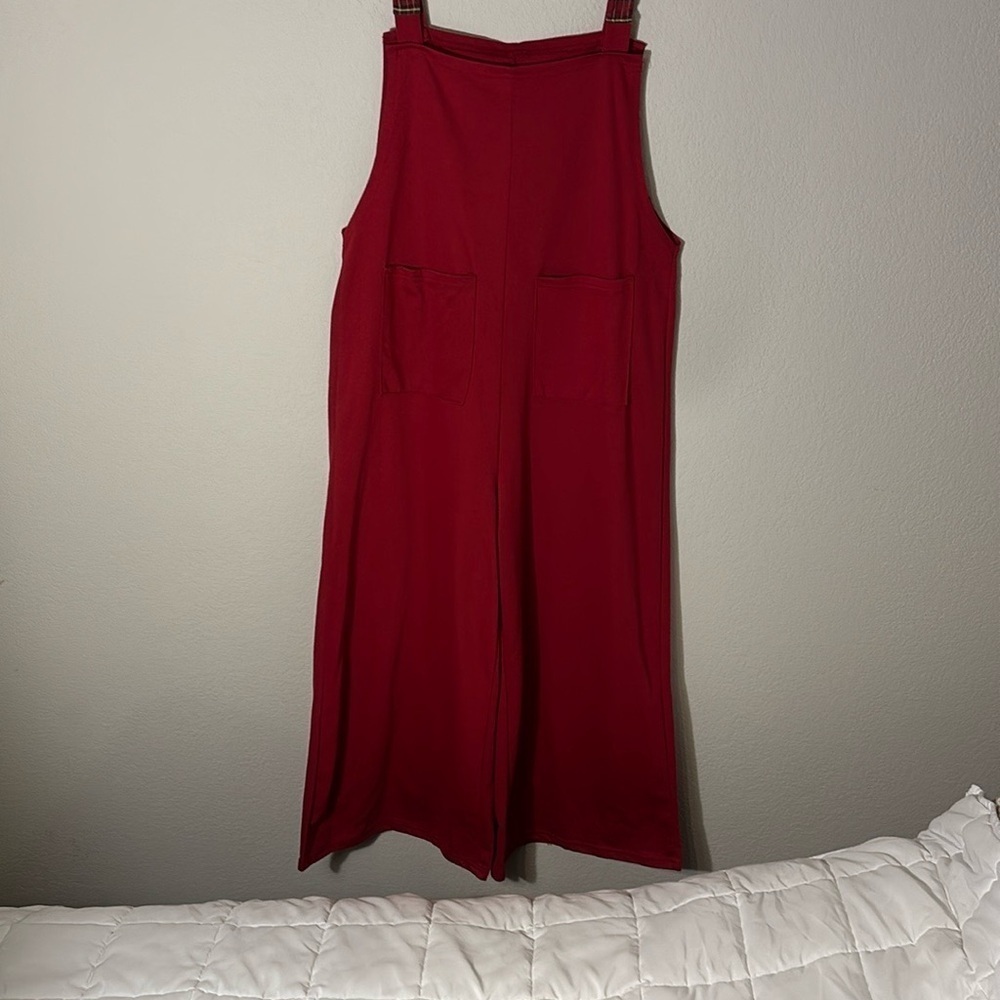 Red Sleeveless Jumpsuit with Bib-Front Design size M - Picture 5 of 11